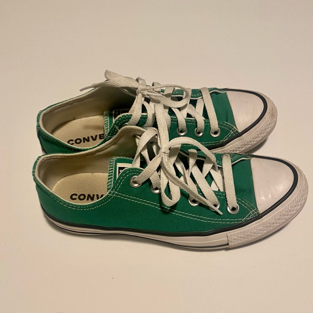 Women’s green converse- men’s size 6/ women’s size 8- worn a couple times